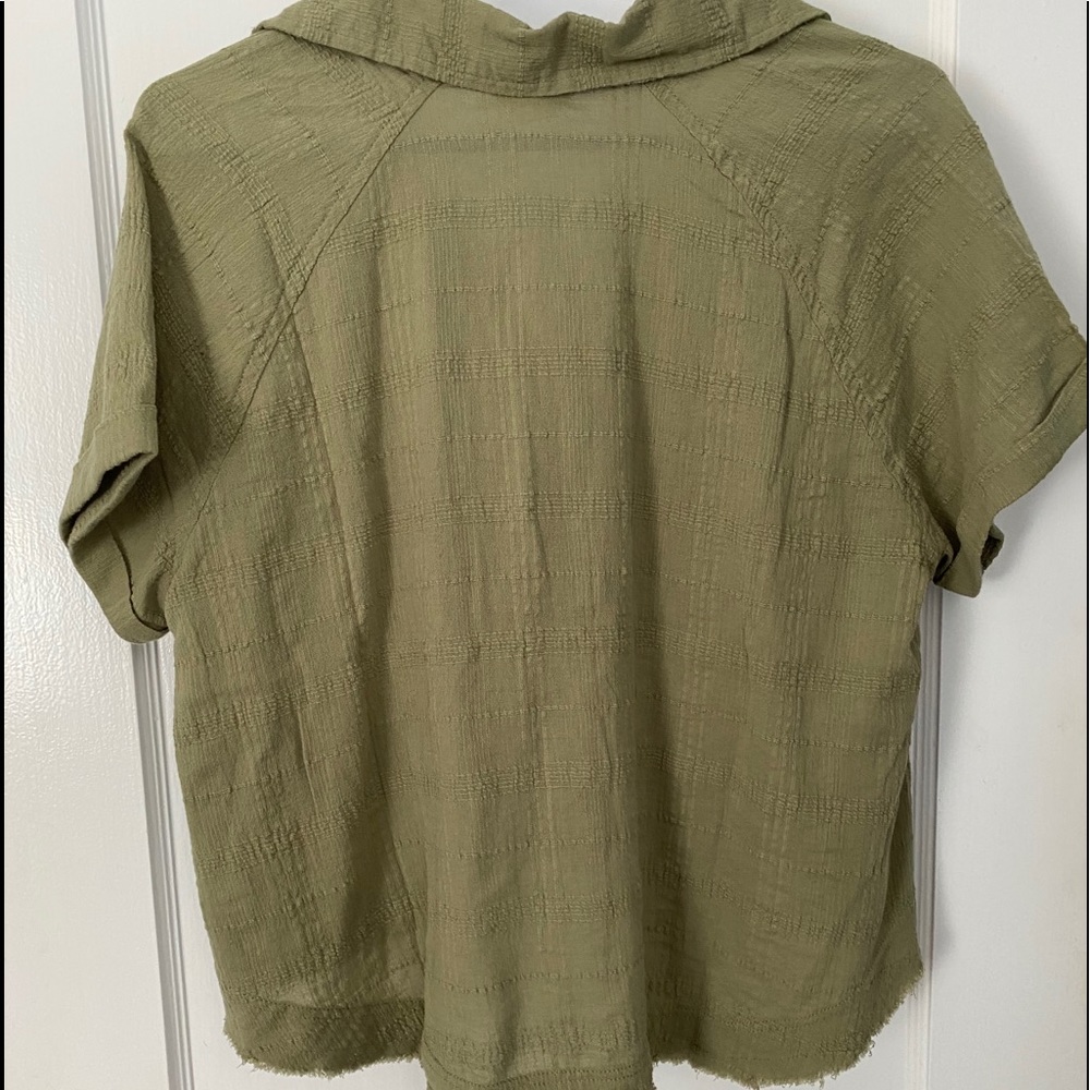 Casual button down blouse with frayed hem